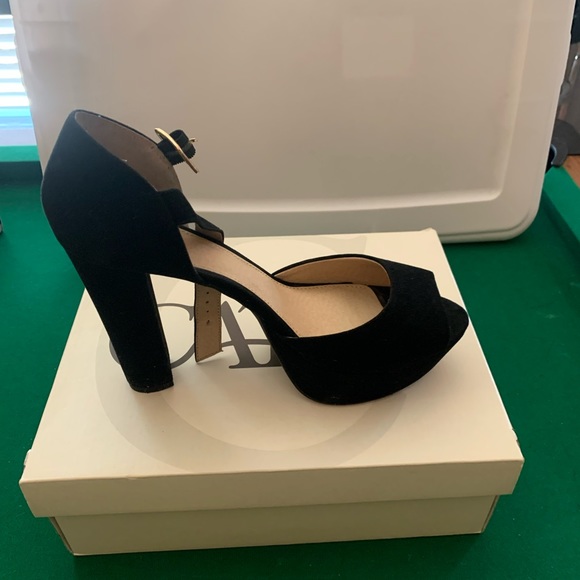 Heels - Picture 2 of 2